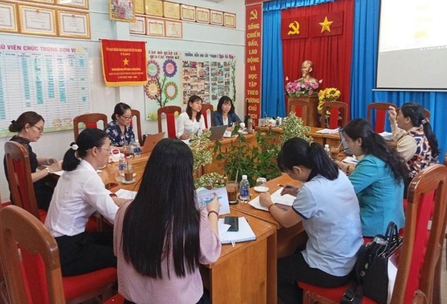 Trao đổi chuyên môn về triển khai thí điểm Chương trình GDMN mới.