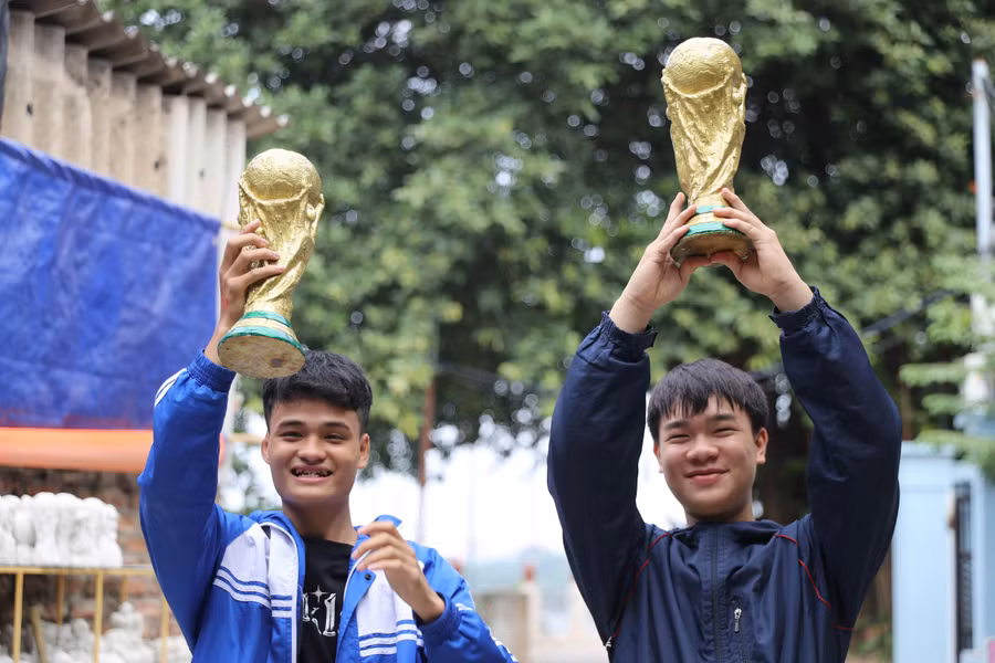 Giá bán tại cơ sở sản xuất từ 70.000 đến 200.000 đồng/sản phẩm.