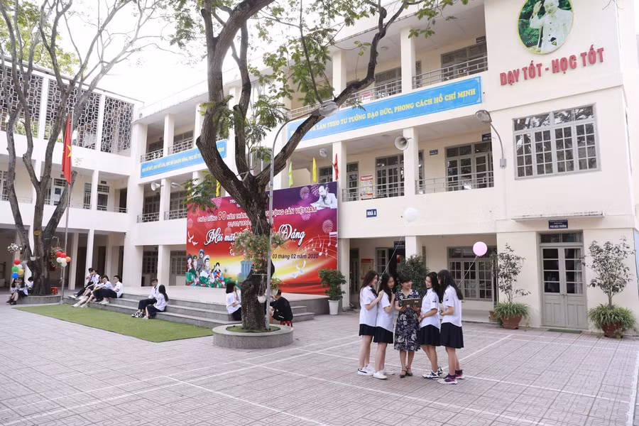 Học sinh Trường THPT Hoàng Cầu