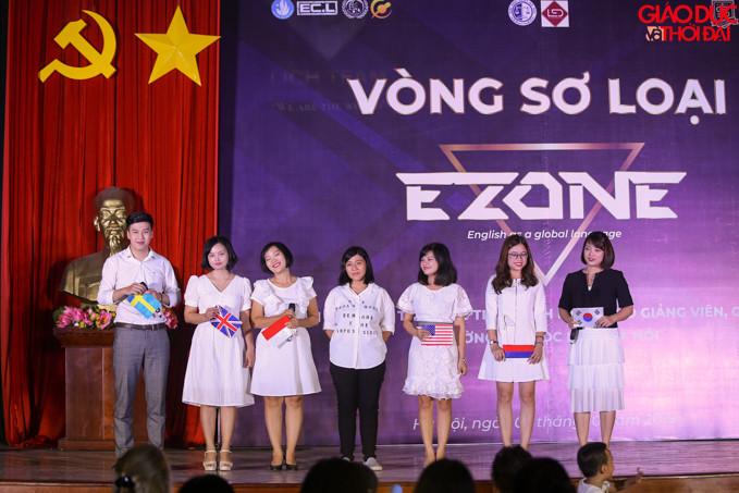 Những tiết mục của giảng viên ĐH Luật Hà Nội được chuẩn bị công phu.