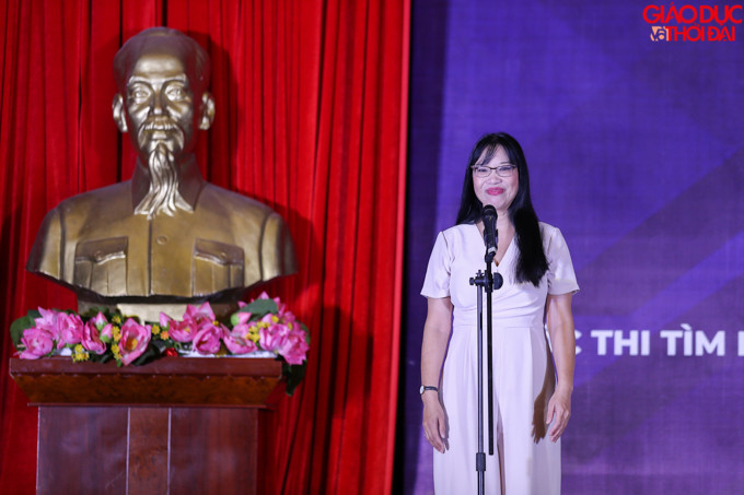 PGS.TS Vũ Thị Lan Anh, phó Hiệu trưởng nhà trường phát biểu khai mạc vòng sơ loại.