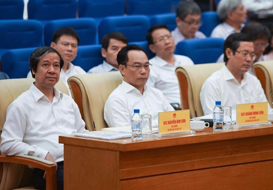 Từ trái qua phải:Bộ trưởng Nguyễn Kim Sơn, Thứ trưởng Hoàng Minh Sơn, Thứ trưởng Nguyễn Văn Phúc dự Hội nghị. Từ trái qua phải:Bộ trưởng Nguyễn Kim Sơn, Thứ trưởng Hoàng Minh Sơn, Thứ trưởng Nguyễn Văn Phúc dự Hội nghị.