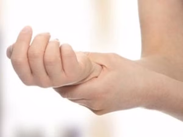 Chớ nên coi thường chứng bệnh tê chân tay mùa lạnh