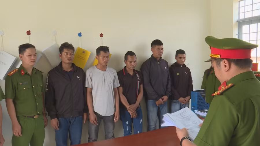 Nhóm đối tượng do Cường cầm đầu tại cơ quan công an.