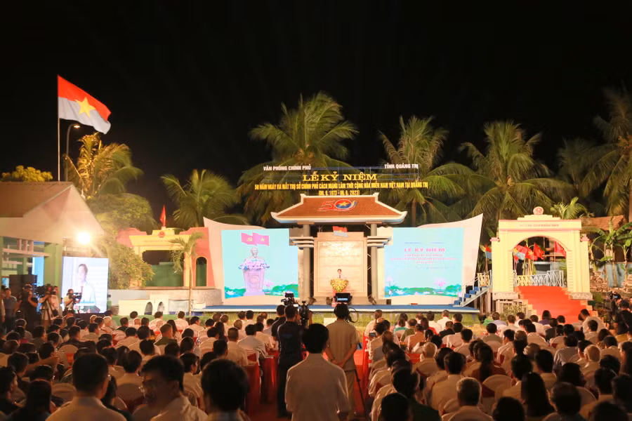 Đông đảo cán bộ, nhân dân dự Lễ kỷ niệm 50 năm ngày ra mắt Chính phủ cách mạng lâm thời CHMN Việt Nam.