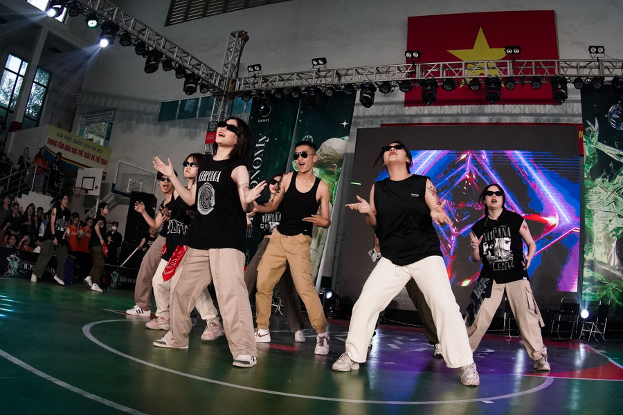 Tình yêu Hiphop được lan tỏa mạnh mẽ trong từng màn trình diễn. Tình yêu Hiphop được lan tỏa mạnh mẽ trong từng màn trình diễn.