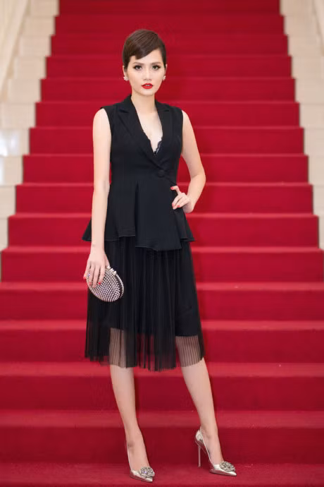 Hoa hau Dong Nam A Dieu Linh dep la voi toc tem - Anh 1