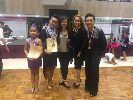 Khánh Thi - Phan Hiển đôi  Khanh Thi - Phan Hien doi