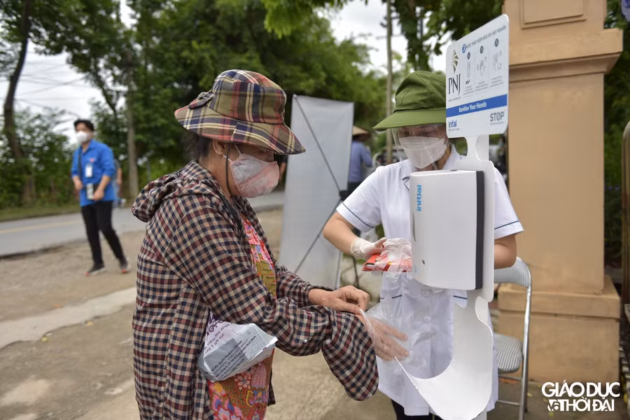 Hà Nội: Mở "siêu thị 0 đồng" hỗ trợ những người khó khăn ảnh 3