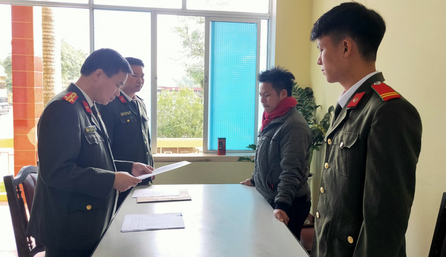 Cơ quan chức năng đọc quyết định xử phạt hành chính ông Triệu Đức Giang Cơ quan chức năng đọc quyết định xử phạt hành chính ông Triệu Đức Giang