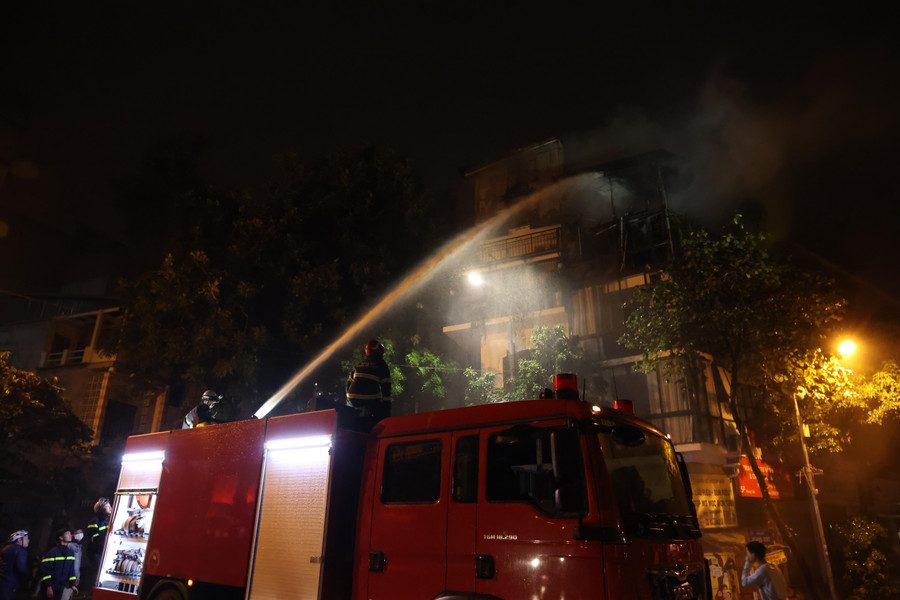 Ngay sau khi nhận được tin báo lực lượng PCCC đã có mặt tại hiện trường.