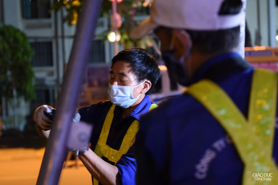 Được biết trong tối ngày 19/8 sẽ có khoảng 30 cây được chuyển đi.