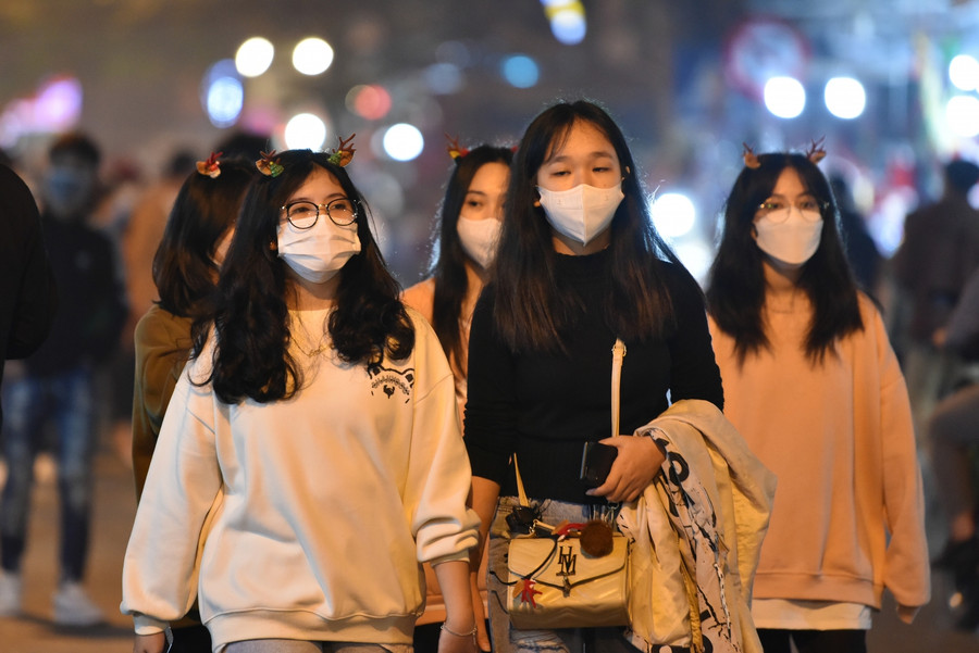 Tại khu vực Hàng Mã, lực lượng an ninh đã chốt nhiều đường vào khu vực để hạn chế phương tiện đi vào bên trong phố.