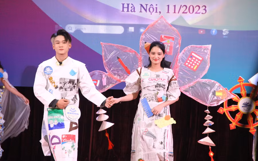 Các đội tham dự phần thi sân khấu hóa.