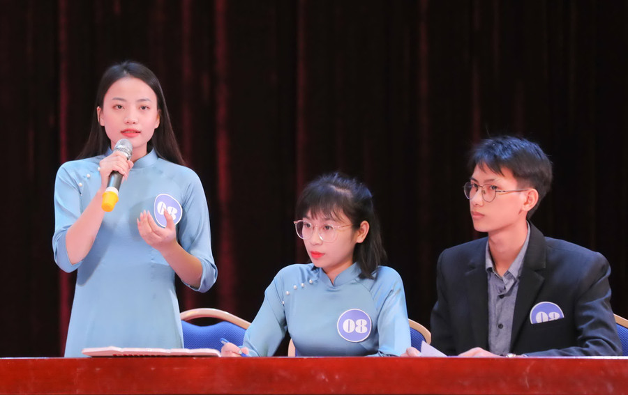 Phần tranh biện để lại nhiều ấn tượng sâu sắc. Phần tranh biện để lại nhiều ấn tượng sâu sắc.