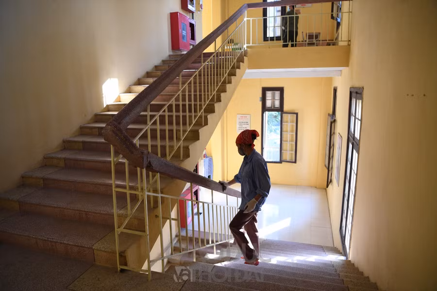 Các giáo viên khẩn trương rà soát các học sinh lớp mình có đủ điều kiện an toàn trường không (do theo quy định: Chỉ có học sinh vùng 1, 2 đi học trở lại còn các trường hợp còn lại hoặc đang cách ly sẽ phải học trực tuyến).