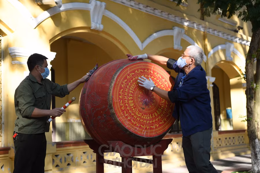 Trường học tại Hà Nội khẩn trương dọn dẹp chuẩn bị đón học sinh trở lại ảnh 12