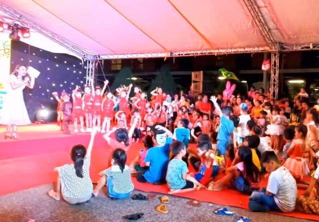 Hơn 1.000 con em cán bộ, công nhân viên đã háo hức tới dự.