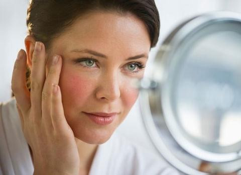 Những cách làm đẹp nên tránh ở tuổi trung niên