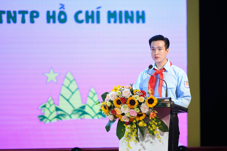 Anh Đào Đức Việt – Chủ tịch Hội đồng Đội Thành phố phát biểu tại buổi lễ. Anh Đào Đức Việt – Chủ tịch Hội đồng Đội Thành phố phát biểu tại buổi lễ.