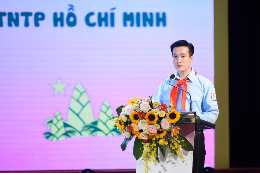 Anh Đào Đức Việt – Chủ tịch Hội đồng Đội Thành phố phát biểu tại buổi lễ.