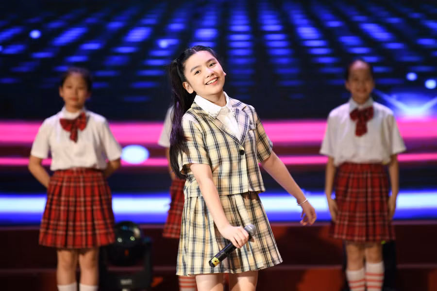 Những tiết mục văn nghệ của các em thiếu nhi TP Hà Nội chào mừng.