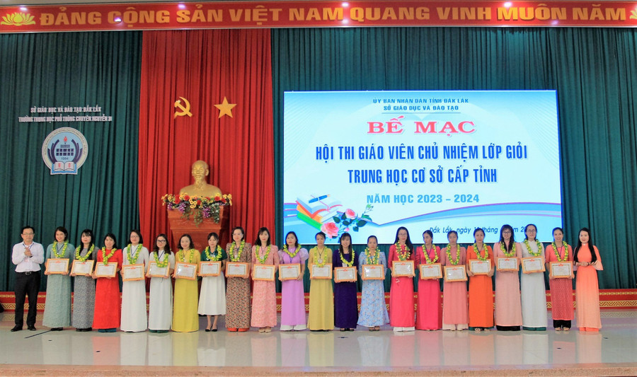 180/191 thầy cô giáo được công nhận GVCN lớp giỏi THCS tỉnh Đắk Lắk năm học 2023-2024. (Ảnh: TT)