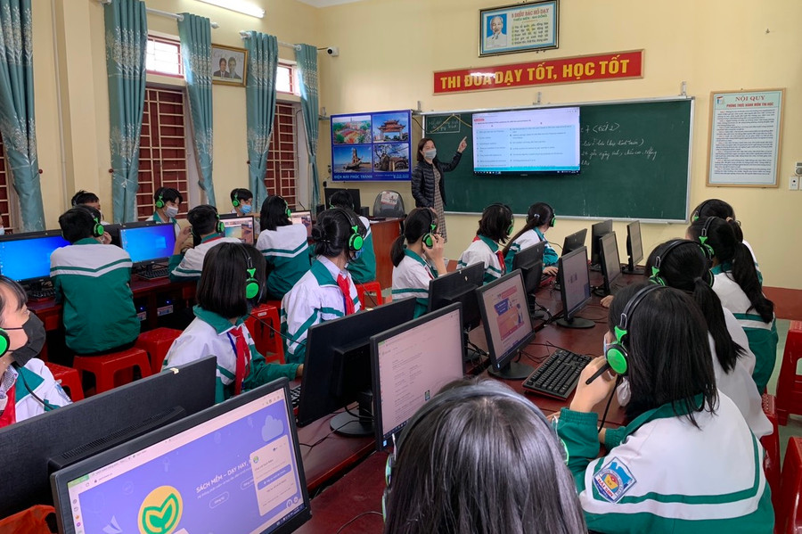 Công nghệ và chuyển đổi số tạo nên những giờ học chất lượng. Công nghệ và chuyển đổi số tạo nên những giờ học chất lượng.