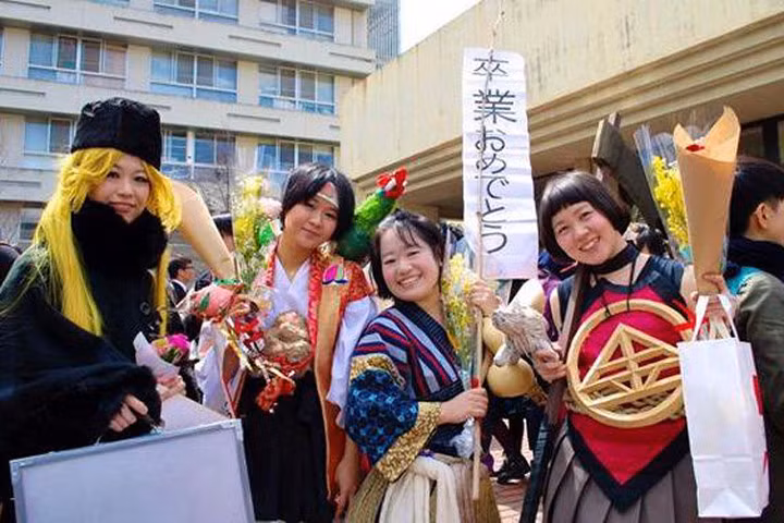 Trang phục tốt nghiệp độc đáo của sinh viên Nhật Bản