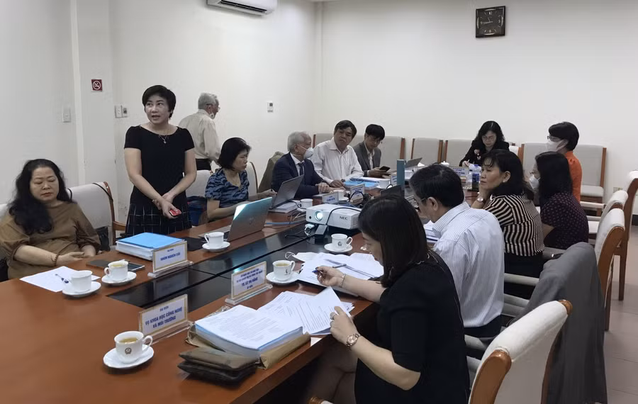 PGS.TS Nguyễn Thị Mỹ Trinh trình bày những kết quả thực hiện đề tài.