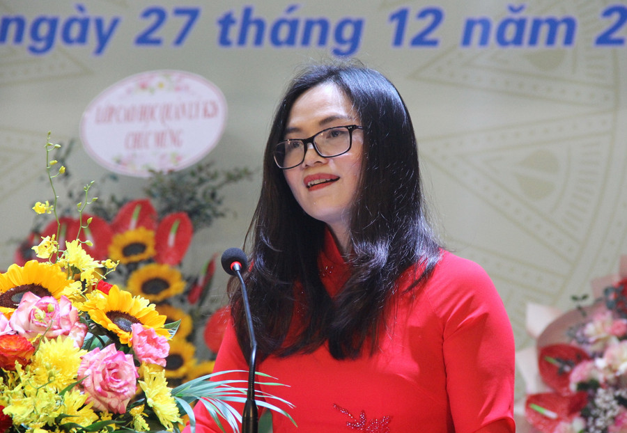 TS Hà Thanh Hương báo cáo về kết quả tuyển sinh, đào tạo trình độ thạc sĩ, tiến sĩ. TS Hà Thanh Hương báo cáo về kết quả tuyển sinh, đào tạo trình độ thạc sĩ, tiến sĩ.