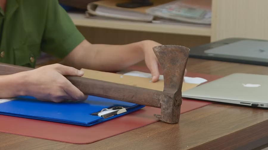 Hung khí mà Y Hải dùng để đuổi chém Thiếu tá Thắng.