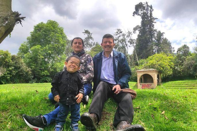 Gia đình là thế giới, là chỗ dựa của Edward. Ảnh: Guinness World Records.