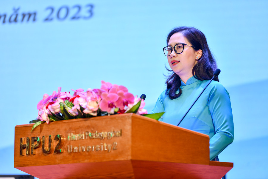 Bà Nguyễn Thị Nhung- Phó vụ trưởng Vụ Công tác Chính trị và HSSV phát biểu khai mạc hội thi. Bà Nguyễn Thị Nhung- Phó vụ trưởng Vụ Công tác Chính trị và HSSV phát biểu khai mạc hội thi.