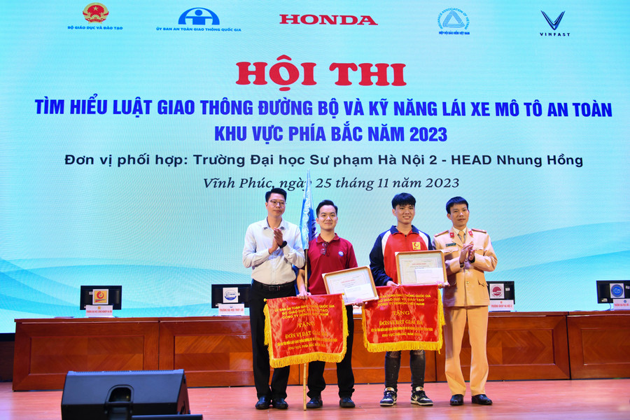 Giải Ba thuộc về Trường ĐH Thủy Lợi và trường ĐH Công Nghiệp Hà Nội. Giải Ba thuộc về Trường ĐH Thủy Lợi và trường ĐH Công Nghiệp Hà Nội.
