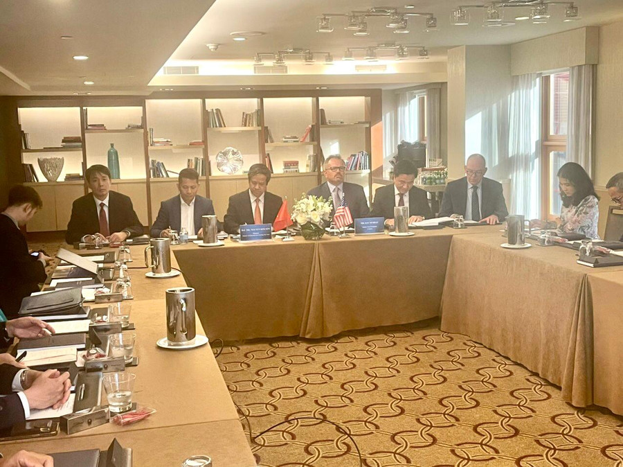 Bộ trưởng Bộ GD&ĐT Nguyễn Kim Sơn làm việc với Tập đoàn Certiport. Bộ trưởng Bộ GD&ĐT Nguyễn Kim Sơn làm việc với Tập đoàn Certiport.