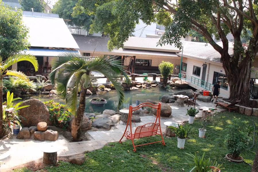 Không gian xanh, sạch, đẹp giúp bệnh nhân và người nhà giảm bớt lo âu, căng thẳng. (Ảnh: TT)