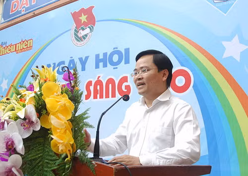 Đồng chí Nguyễn Anh Tuấn - Bí thư Thường trực Trung ương Đoàn TNCS Hồ Chí Minh phát biểu tại "Ngày hội tuổi trẻ sáng tạo" sáng 10/4.