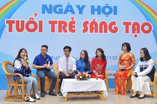 Những cựu học sinh xuất sắc của trường THCS Tây Sơn chia sẻ kinh nghiệm và gợi mở cho lớp đàn em đi sau về những sáng tạo trong học tập Những cựu học sinh xuất sắc của trường THCS Tây Sơn chia sẻ kinh nghiệm và gợi mở cho lớp đàn em đi sau về những sáng tạo trong học tập