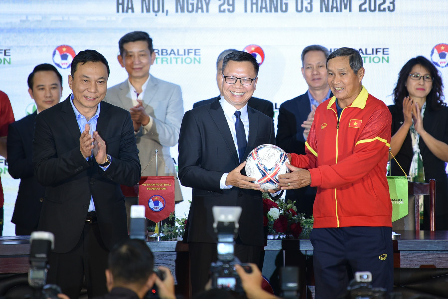 Đơn vị này đã hợp tác với thể thao Việt Nam được 12 năm. Mới nhất, trước khi ra mắt cùng VFF, ngày 28/3 vừa qua, đối tác này đã ký chương trình hợp tác cùng Ủy ban Olympic Việt Nam và Hiệp hội Paralympic VIệt Nam để tài trợ dinh dưỡng cho 165 cá nhân (gồm 120 VĐV và 45 VĐV thể thao người khuyết tật) trong năm 2023.