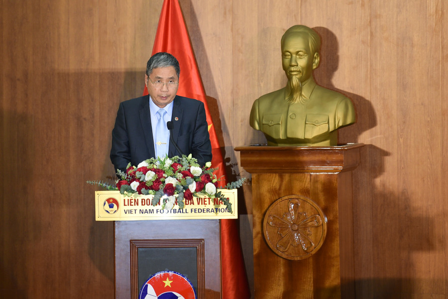 Tổng thư ký VFF Dương Nghiệp Khôi phát biểu tại buổi lễ.