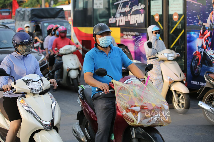 Nhiều người đã mua đồ chơi Trung Thu về trước để làm quà.