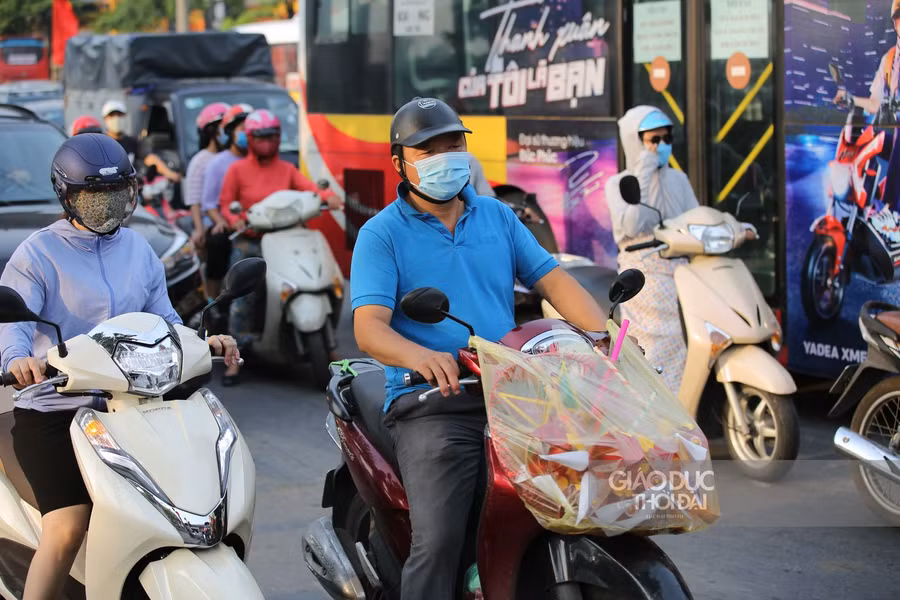 Nhiều người đã mua đồ chơi Trung Thu về trước để làm quà.
