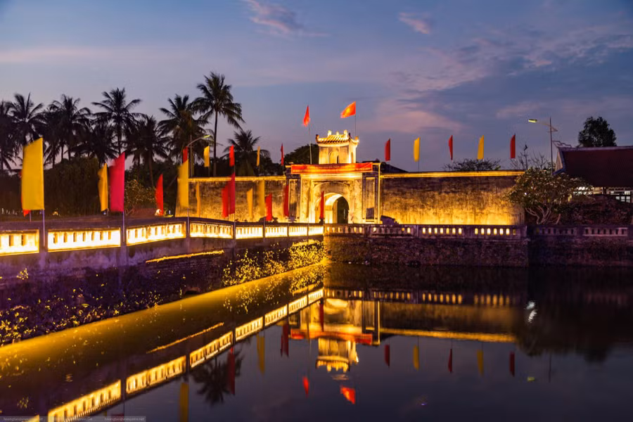 Di tích Thành cổ lung linh vào ban đêm (Ảnh: Duy Hùng).