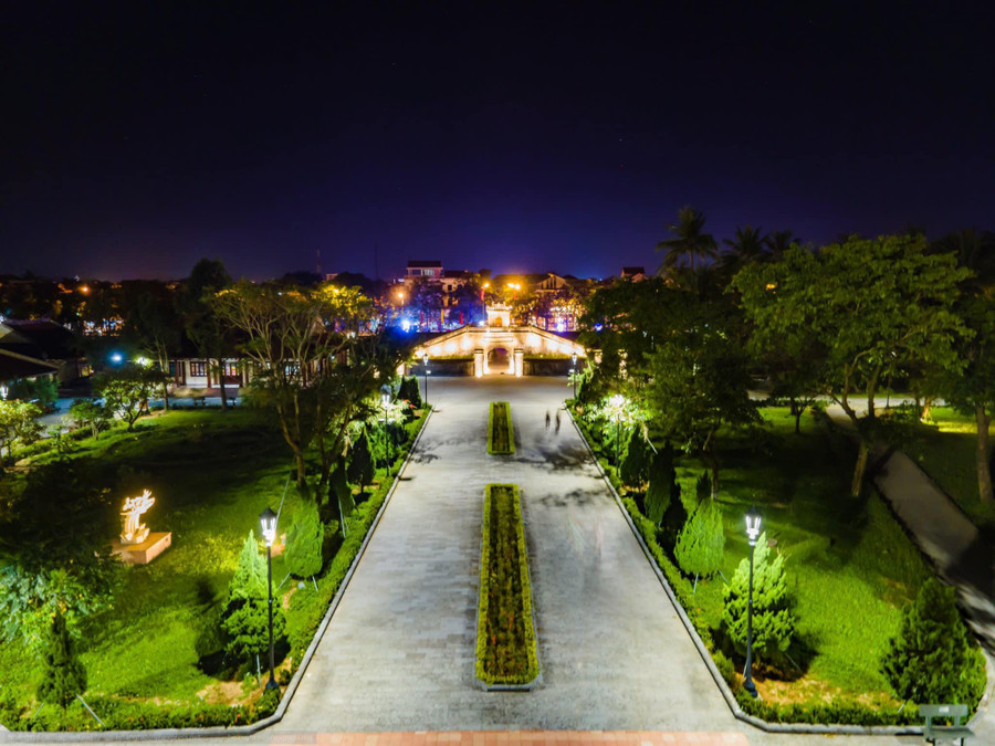 Thành cổ Quảng Trị hiện đã được đầu tư hệ thống âm thanh, ánh sáng (Ảnh: Duy Hùng). Thành cổ Quảng Trị hiện đã được đầu tư hệ thống âm thanh, ánh sáng (Ảnh: Duy Hùng).