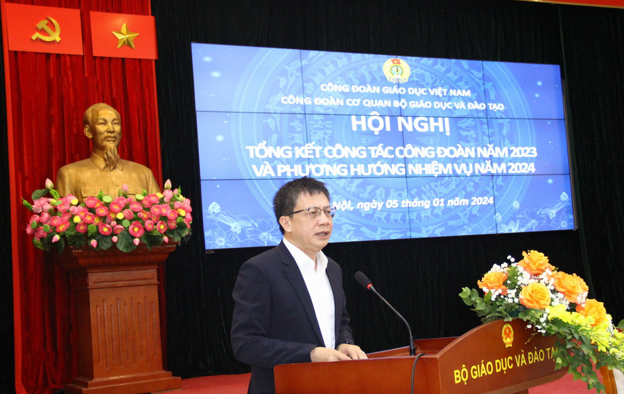 Ông Nguyễn Ngọc Ân – Chủ tịch Công đoàn Giáo dục Việt Nam phát biểu tại Hội nghị. Ông Nguyễn Ngọc Ân – Chủ tịch Công đoàn Giáo dục Việt Nam phát biểu tại Hội nghị.