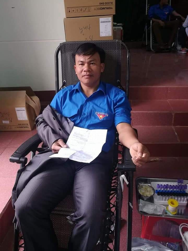 Thầy Thiện trong lần hiến máu gần đây. Thầy Thiện trong lần hiến máu gần đây.