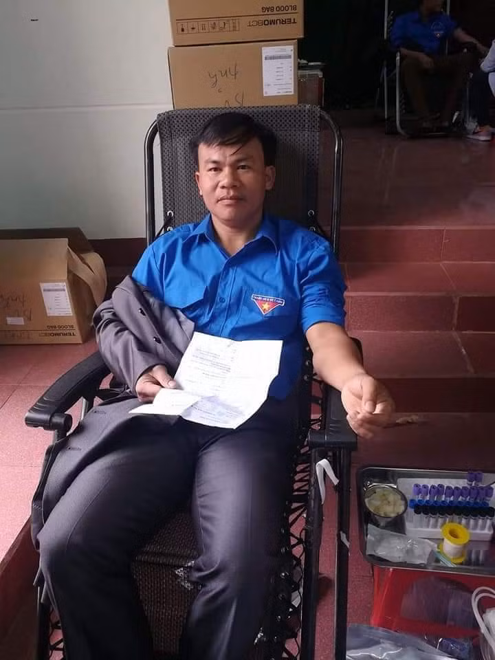 Thầy Thiện trong lần hiến máu gần đây.