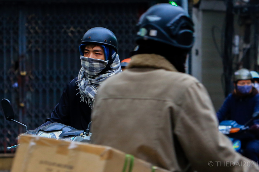 Chiều và tối, không khí lạnh ảnh hưởng đến các nơi khác ở Bắc Bộ; sau đó đến Bắc Trung Bộ, Trung Trung Bộ và một số nơi ở Nam Trung Bộ.