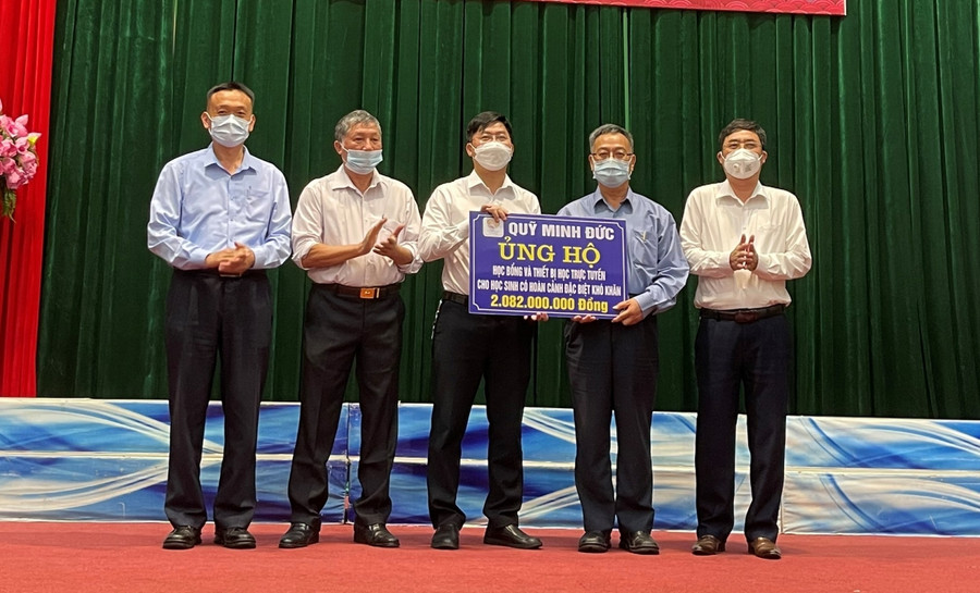 Quỹ Minh Đức (Formosa Hà Tĩnh) ủng hộ hơn 2 tỷ động cho hoạt động khuyến học, khuyến tài.